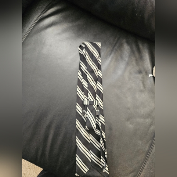 Bellisimo black and white  silk tie - Picture 3 of 5